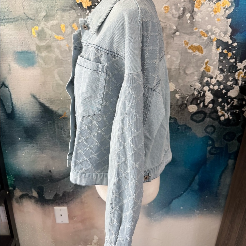 New In | Texture Contrast Jean Jacket - Picture 4 of 7